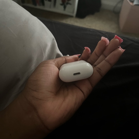 Apple AirPods Charging Case - White COMES WITH APPLE BOX